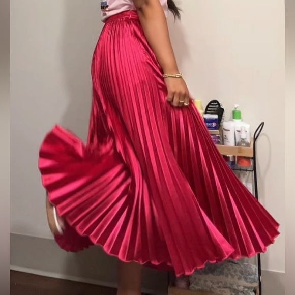 Entro Pink Satin Pleated Maxi Skirt - Picture 3 of 3
